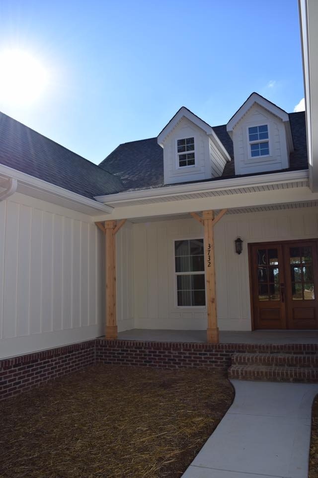 Front porch and entry of a custom home built by Debuty Builders, Knoxville, TN